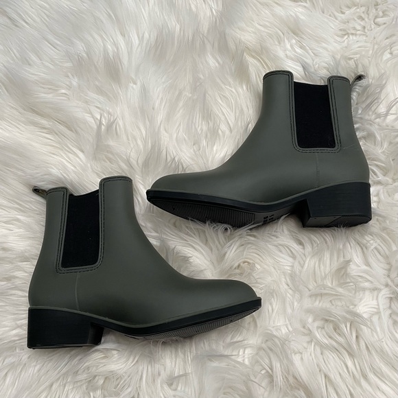 Urban Outfitters rain boots - Picture 2 of 8